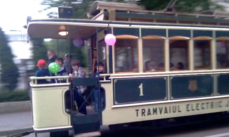  Papatram: Plimbări vesele cu tramvaiul de epocă pentru copiii ieșeni