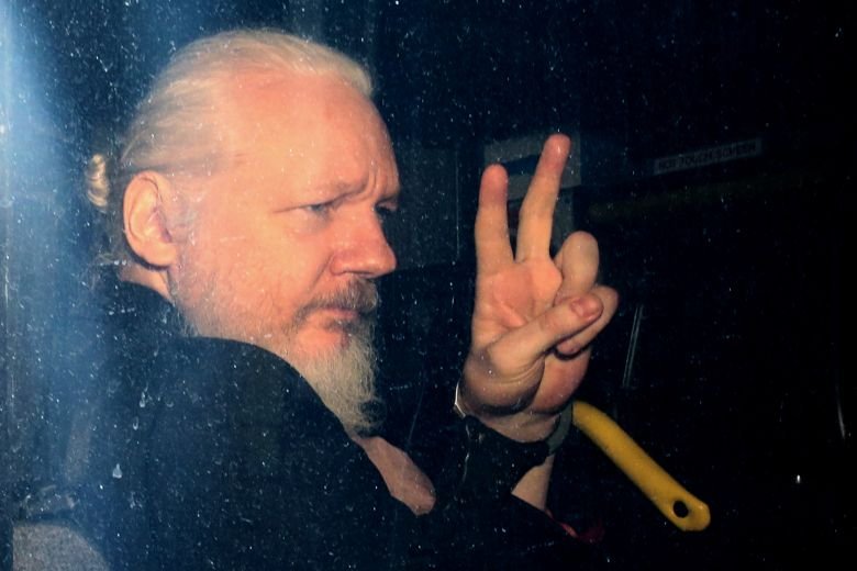  Avocat: Julian Assange nu se simte foarte bine