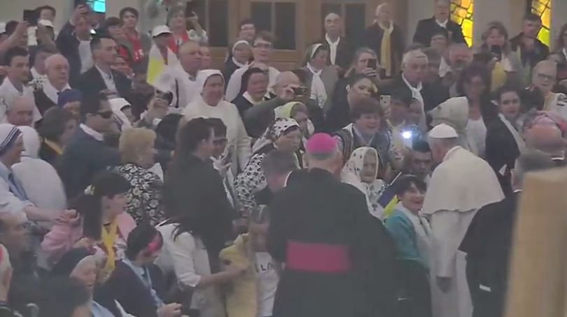 (VIDEO) ”Vivat Papa!” Procesiunea de la Episcopia Romano-Catolică poate fi urmărită LIVE