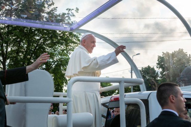  (FOTO) Vizita Papei la Iași, prin ochii unui pelerin care a stat în spatele grilajelor de securitate