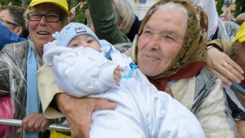  Cine este bunica care l-a impresionat pe Papa Francisc la Iași