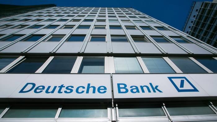  Zeci de directori ai Deutsche Bank, investigaţi pentru reducerea frauduloasă a taxelor unor clienţi