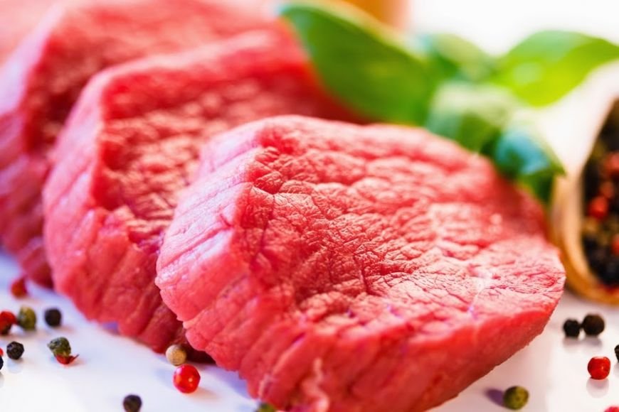  Ce riscaţi dacă consumaţi des carne roşie? Recomandarea medicilor!