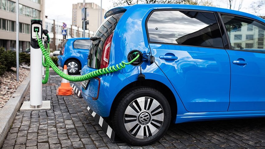  Firmele care vor realiza puncte de încărcare pentru mașinile electrice vor primi ajutoare de la stat