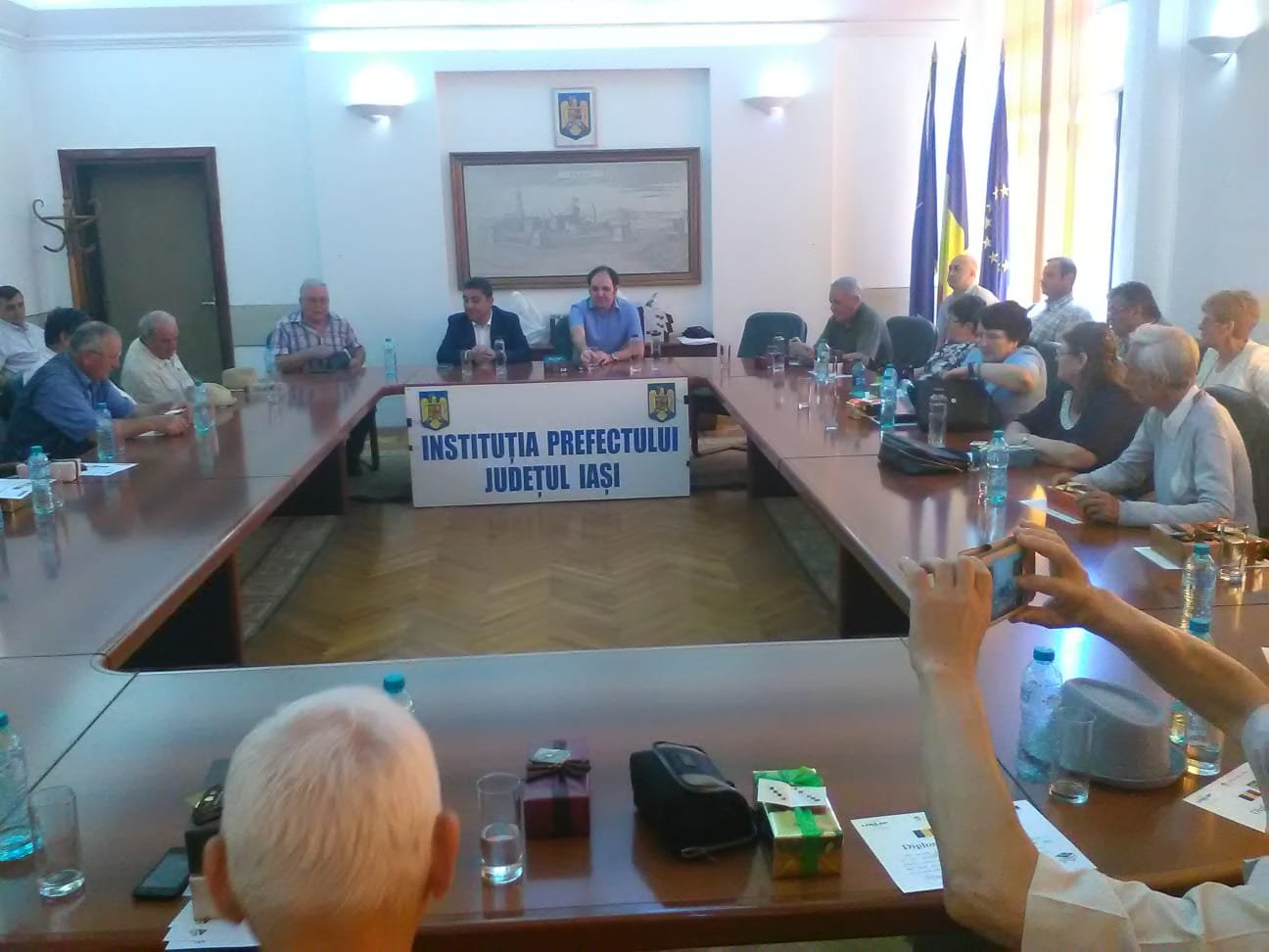  Educatorii, învățătorii și profesorii pensionari din Iași, felicitați în cadrul unei ceremonii