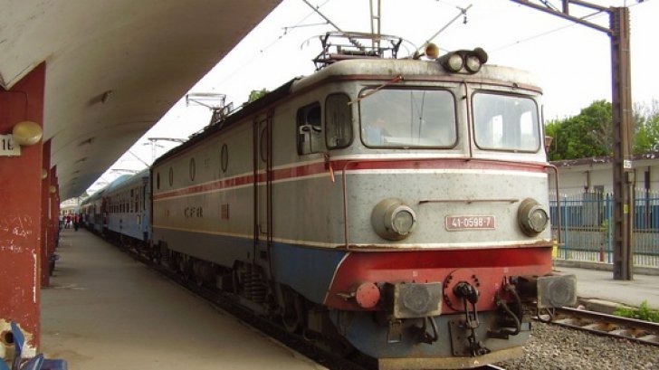  Ieșenii (și nu numai) care au plecat azi cu trenul spre Timișoara vor ajunge cu întârziere la destinație. Locomotiva a intrat într-un camion