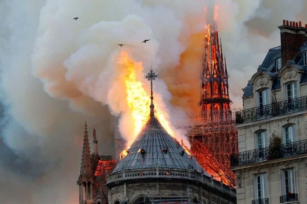  Prima slujbă oficiată în Catedrala Notre-Dame din Paris după incendiu