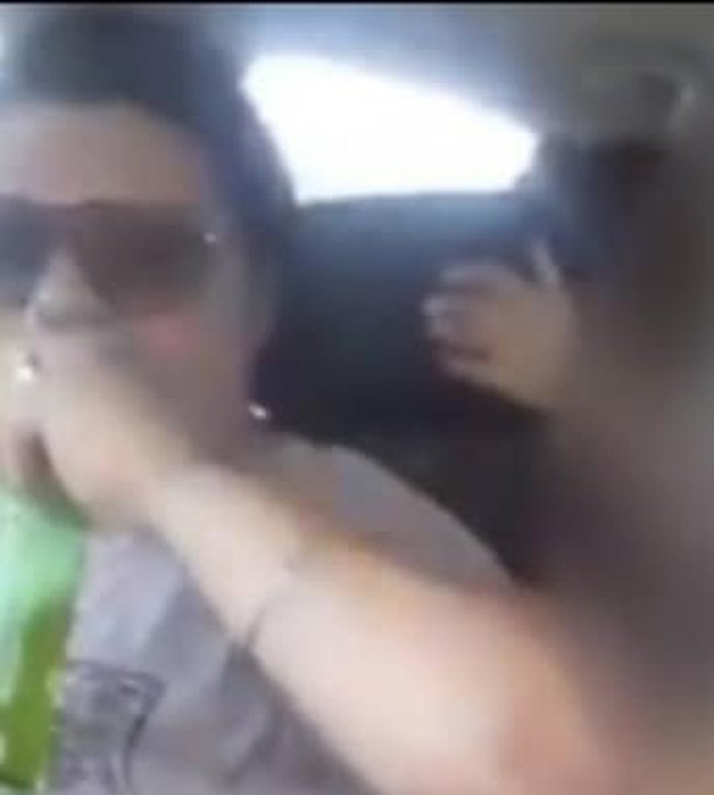  Şoferiţă băută, care depăşea neregulamentar şi nu purta centură, filmată live spre moarte