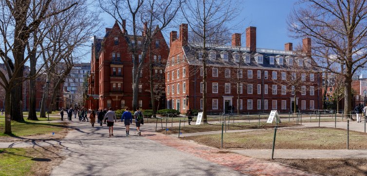  Un student admis la Harvard și-a pierdut locul din cauza unor comentarii rasiste făcute când era adolescent