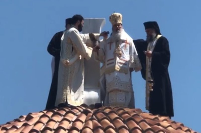  Arhiepiscopul Teodosie, avertizat de Protecţia Muncii să nu se mai urce pe turle