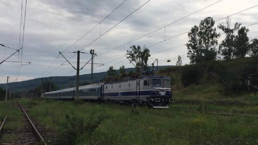  Mai multe trenuri blocate la intrarea în Bucureşti din cauza furtunii