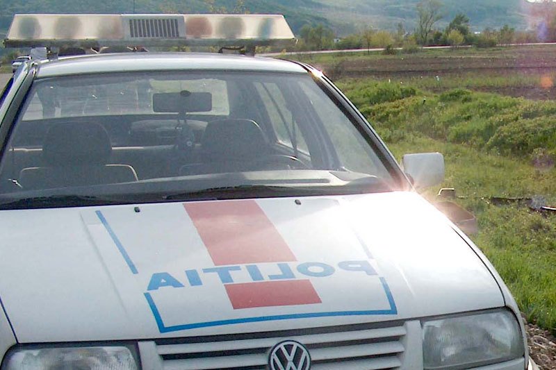  Fetiţă de 7 ani, împuşcată accidental după ce poliţiştii au încercat să oprească o maşină în Maramureş