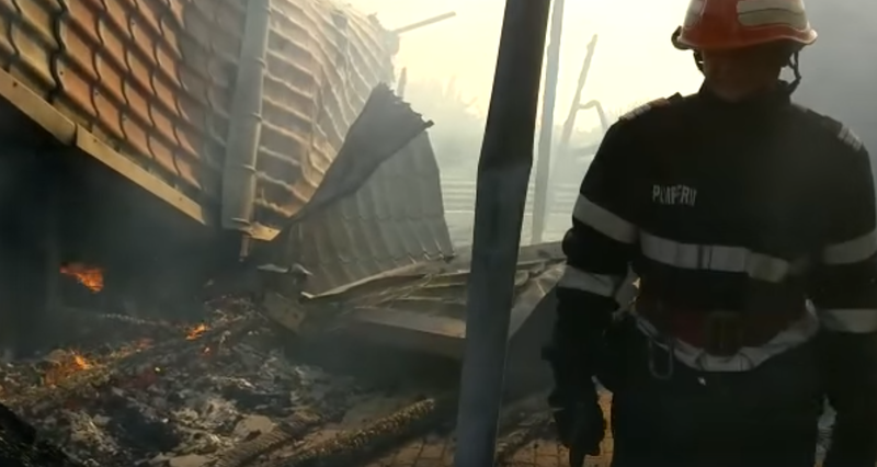 (VIDEO) Incendiu la o pensiune din Tulcea. Mai mulți turişti s-au autoevacuat