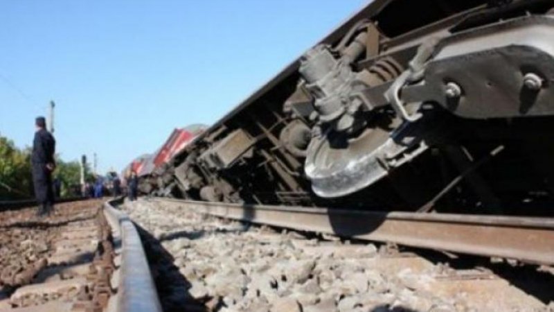  Tren deraiat la Suceava din cauza viiturilor
