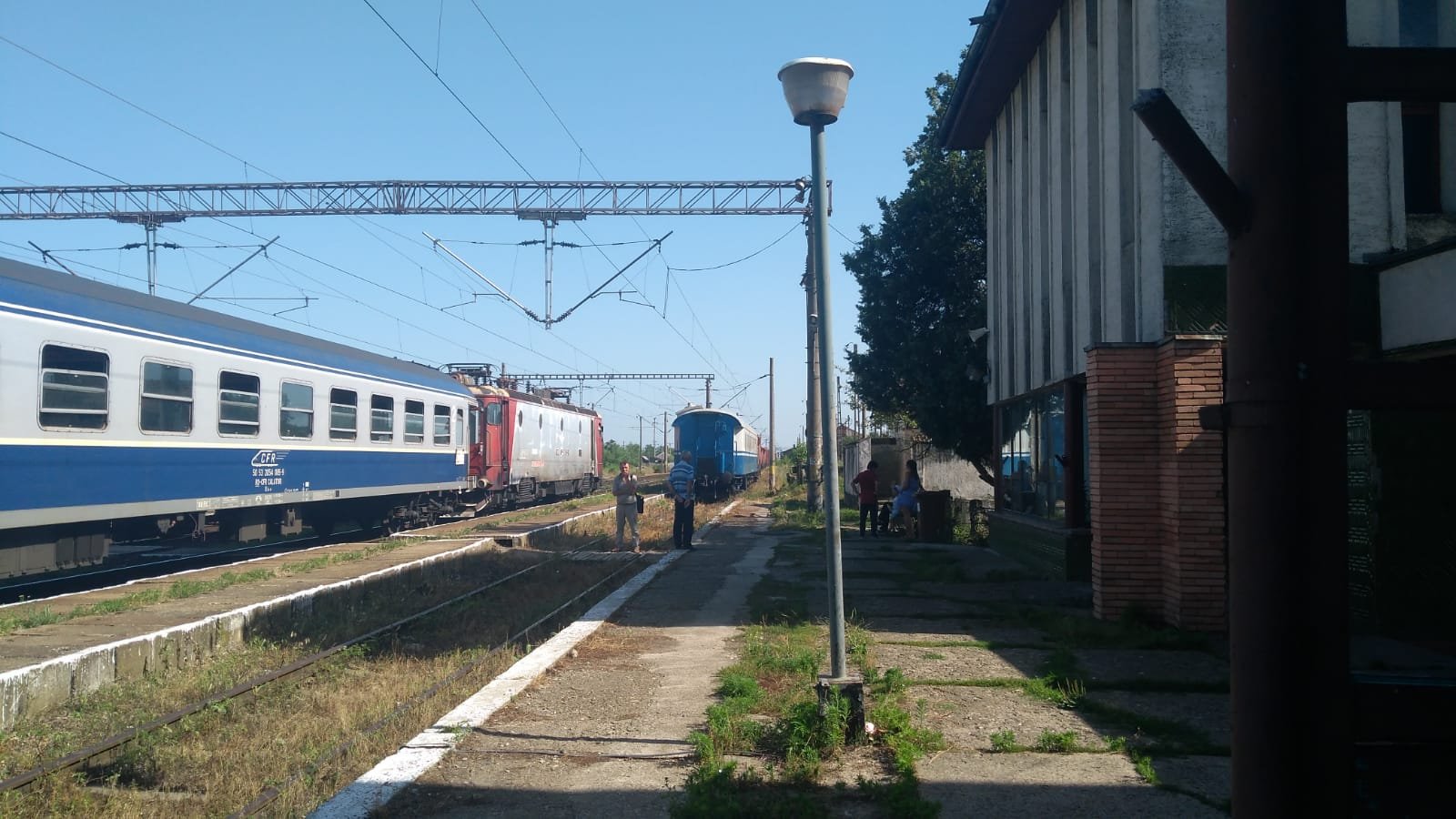  Trenul Suceava – Iaşi, rămas blocat pe şine într-o gară pustie, pe o caniculă ucigătoare