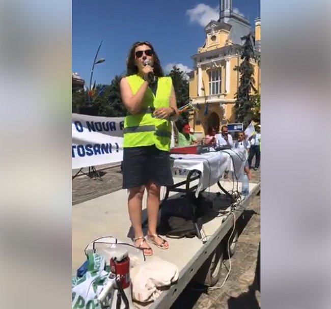  VIDEO: Gregoriana Tudoran, la protest în Botoșani. „Vrem infrastructură”!