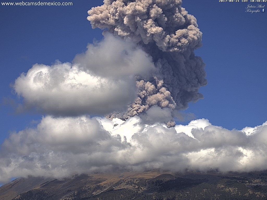  VIDEO Momentul în care vulcanul Popocatepetl aruncă cenușa în aer, aproape 5 km