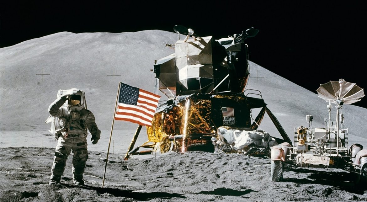  Teoriile absurde ale celor care cred că aterizarea pe Lună e o minciună