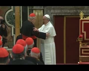 Papa Francisc, plin de emotii. A alunecat şi era sa cada (VIDEO)