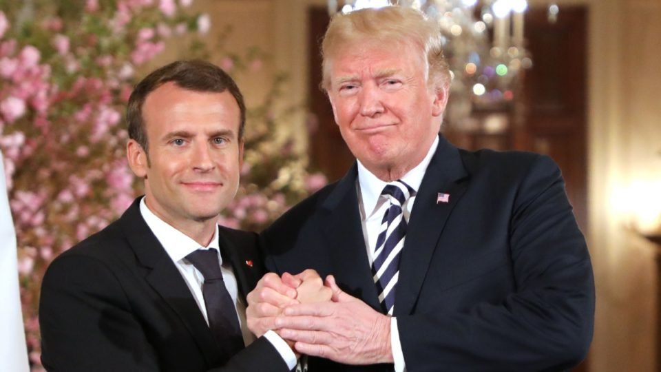  Donald Trump îl numește STUPID pe Emmanuel Macron