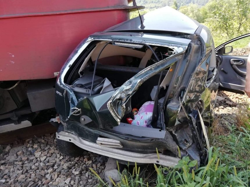  Doi soți uciși după ce mașina le-a fost lovită de trenul Iaşi-Timişoara