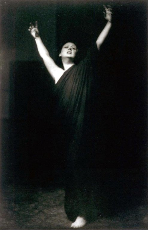  Viaţa dansatoarei Isadora Duncan pusă în scenă la Ateneu