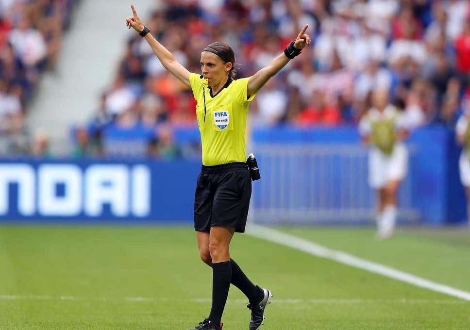  Premieră pentru competiţiile majore UEFA: O femeie va arbitra Supercupa Europei
