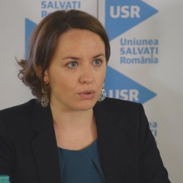 Deputata de Iaşi Cosette Chichirău vrea să candideze împotriva lui Barna la şefia USR
