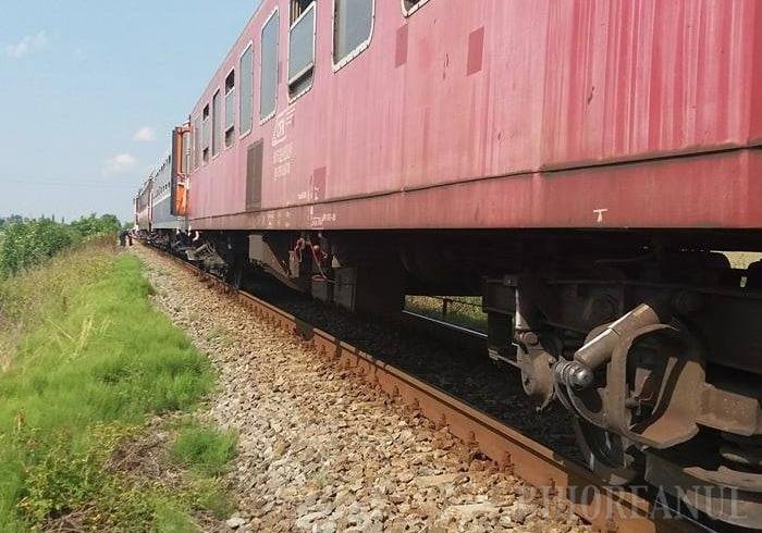  Doi bărbaţi morți după ce căruţa în care se aflau a fost lovită de un tren