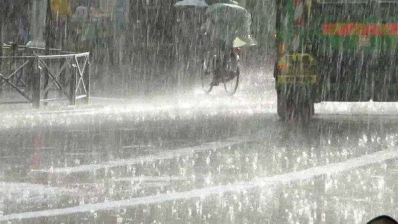  Informare meteo valabilă în toată ţara: ploi torenţiale, vijelii, grindină