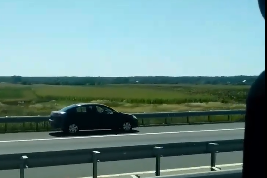  Un şofer inconştient a fost filmat în timp ce mergea pe contrasens pe Autostrada A3