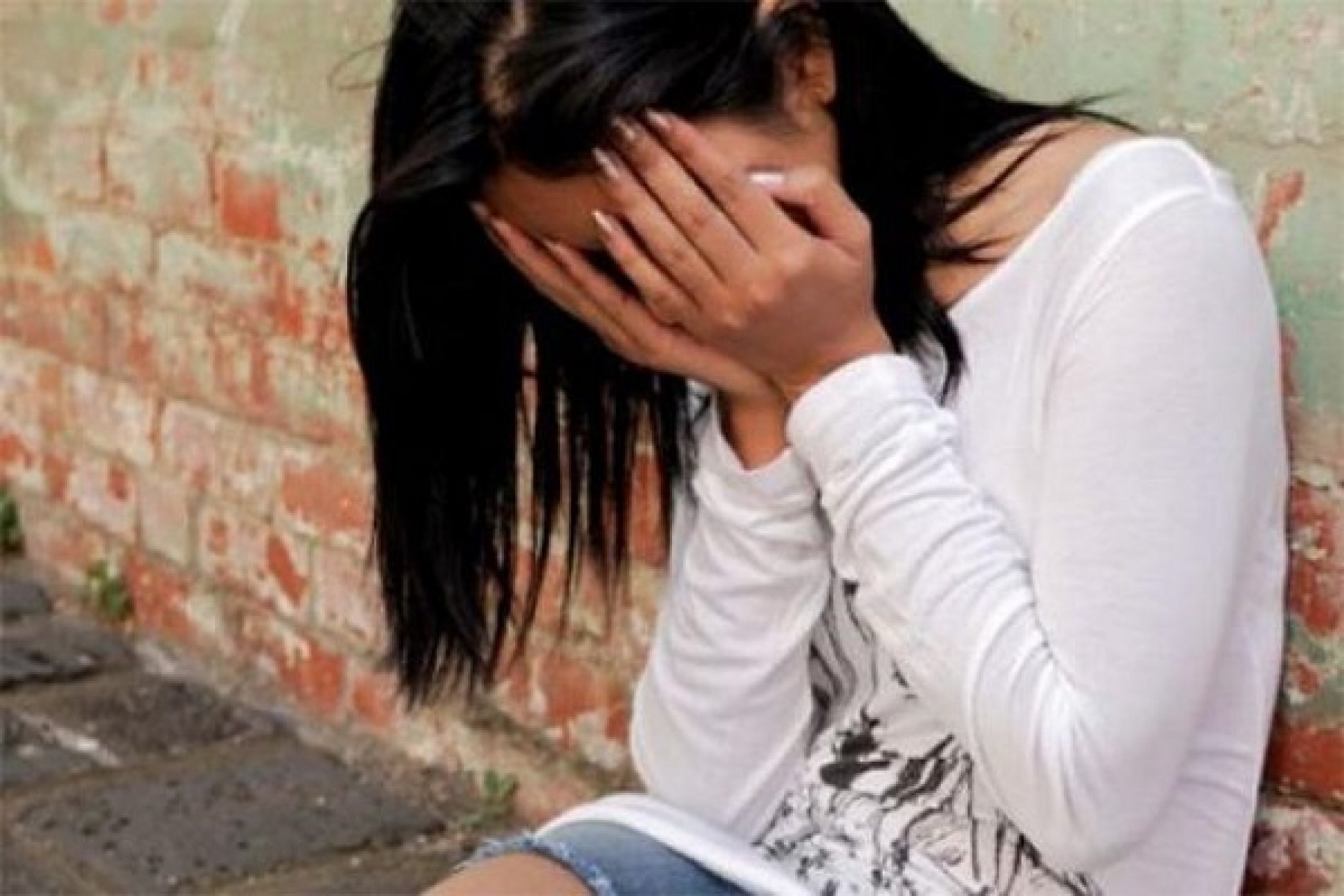  Derbedeii care au violat o elevă virgină lângă Paşcani au ajuns în cătuşe la Iaşi