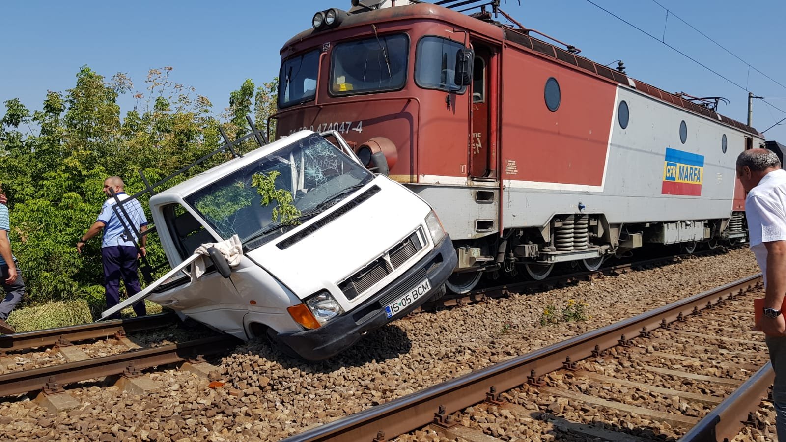  IMAGINI: Accident feroviar mortal! Un adolescent a sărit din mașină văzând trenul