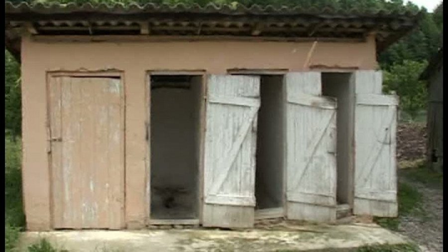  Raport al ISJ Iaşi: o şcoală la fiecare şase are toaleta în curte, fără apă