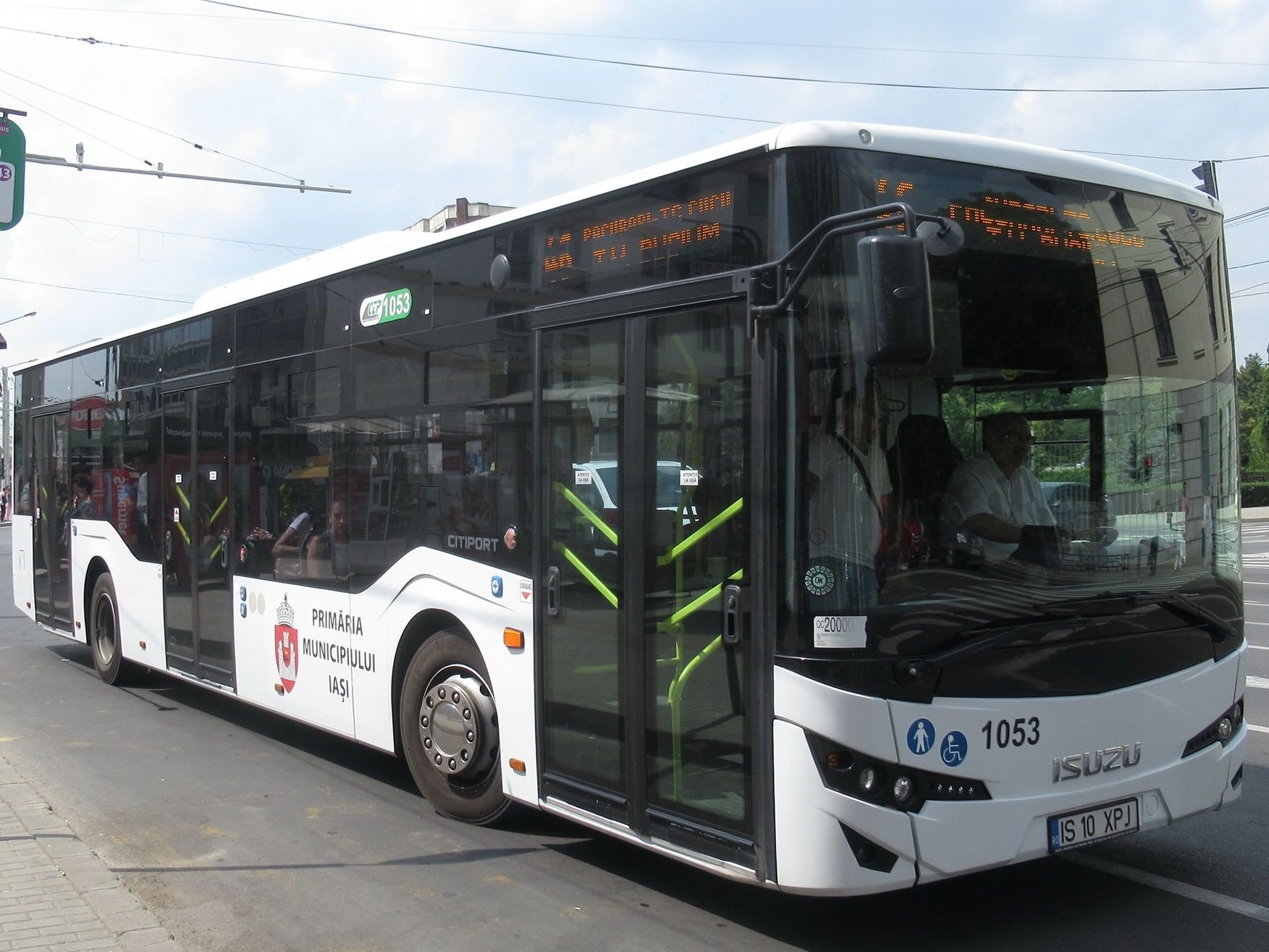  Curse speciale de autobuz și tramvai pentru elevi și studenți din septembrie