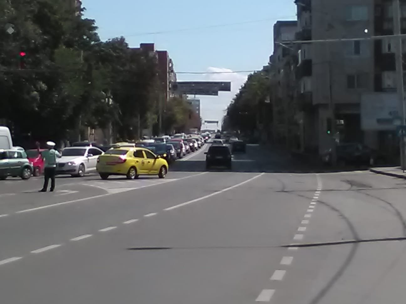  VIDEO Haos în centrul orașului după închiderea Independenței. Șoferii se strecoară când și pe unde pot