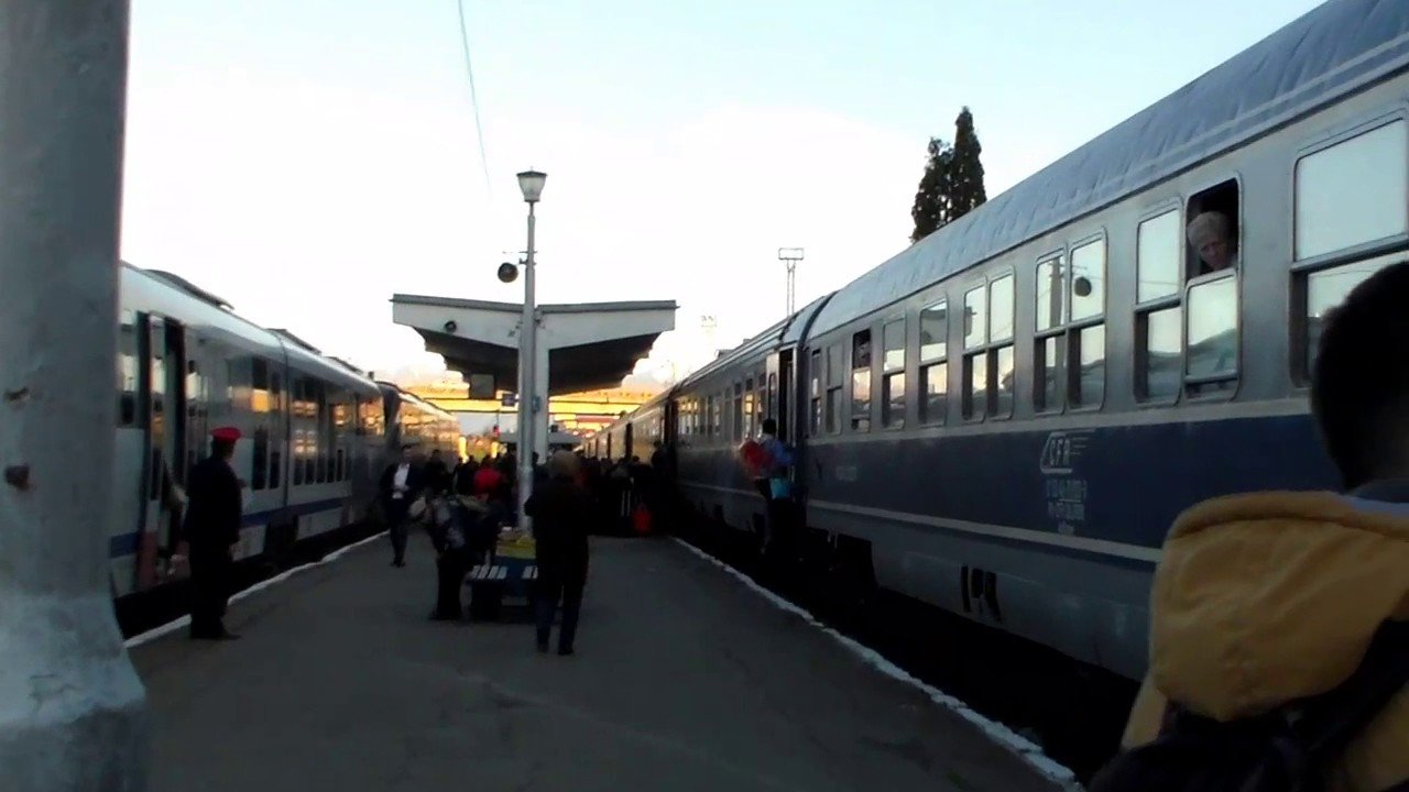  Trenul București-Viena, oprit de mascați. Șeful de tren a sunat la 112