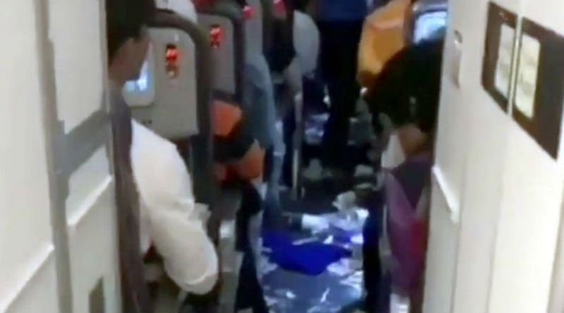  VIDEO Momente terifiante în aer. Pasagerii, aruncați din scaune din cauza turbulențelor severe