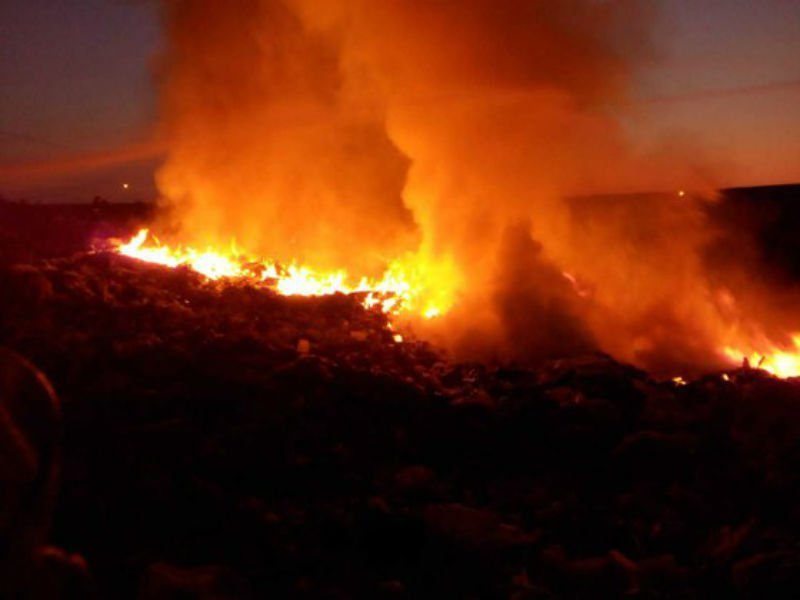  Imagini de film într-un incendiu de la Vaslui. Ce credeți că a luat foc în halul acesta?