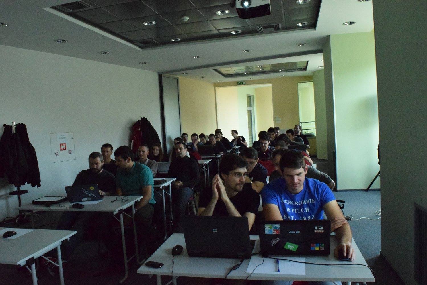  Studenţii IT-işti ai Universităţii Oradea au cazare şi masă gratuite