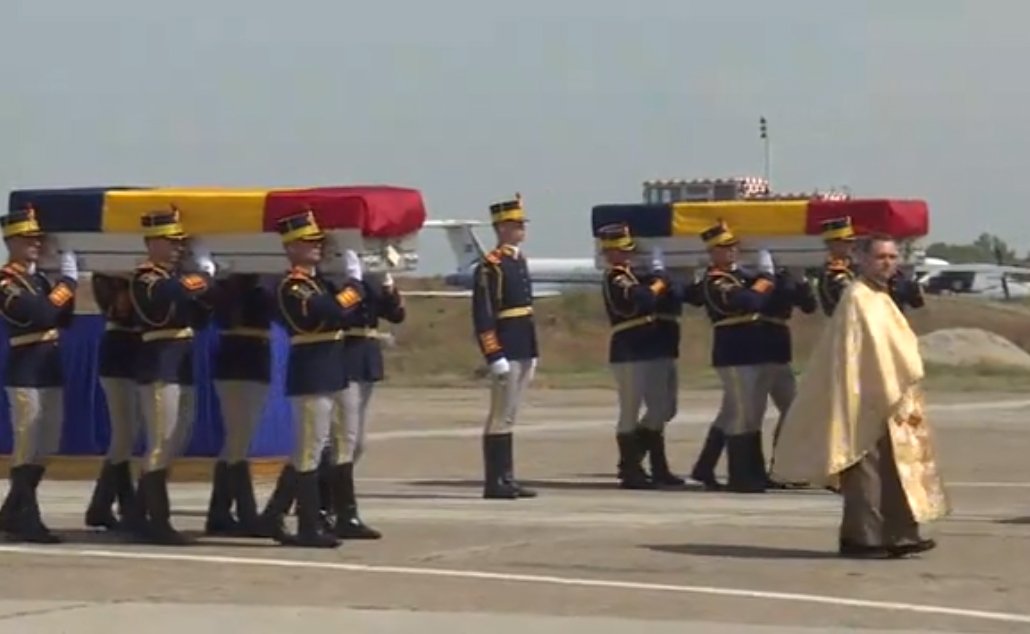  VIDEO: Imagini emoționante de la ceremonia de repatriere a militarilor morți la Kabul