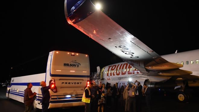  Avionul folosit în campania electorală de premierul Canadei a intrat în coliziune cu un autobuz