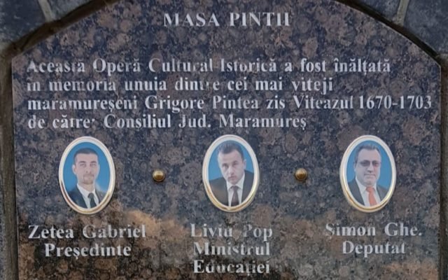  Trei PSD-iști și-au scrijelit numele pe o placă memorială în cinstea unui erou real