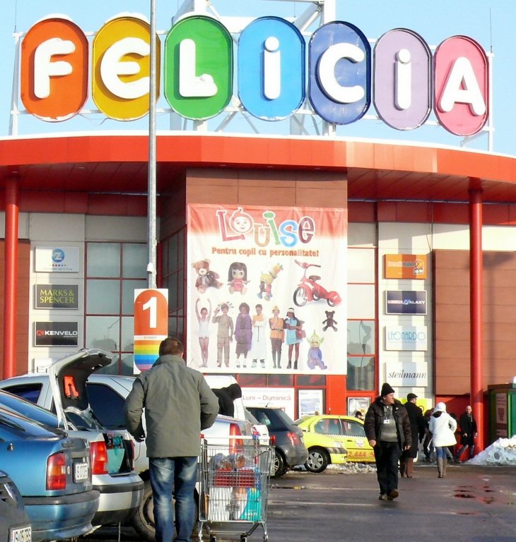  Trei noi magazine în centrul Felicia