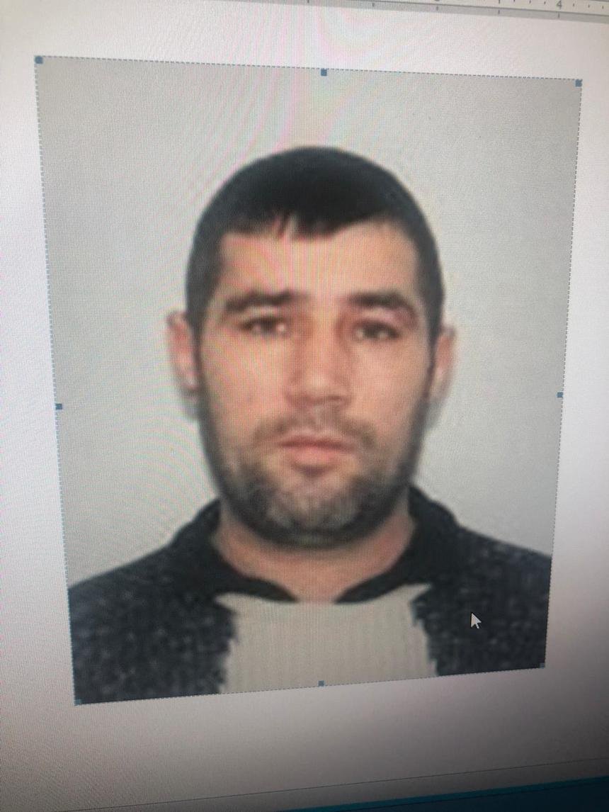  (FOTO) Criminalul evadat de la Penitenciarul Focşani a fost prins la o stână
