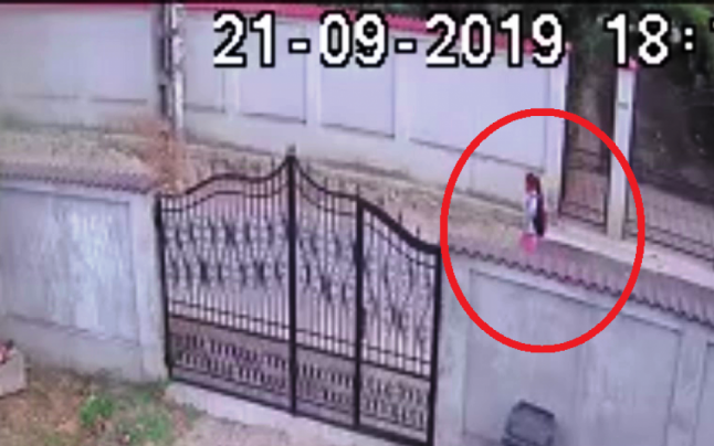  VIDEO: Ultimele clipe ale fetiţei care a fost răpită şi ucisă, surprinse de camere