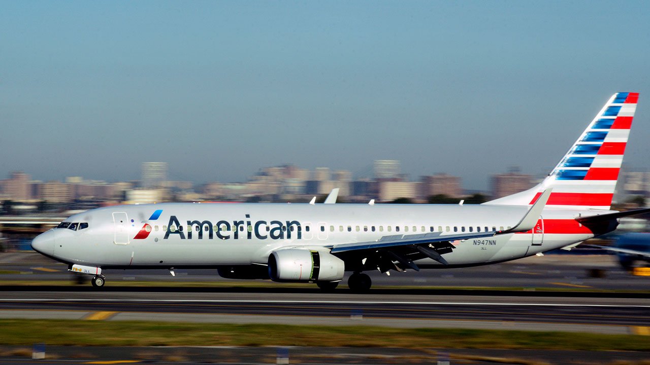  Un zbor American Airlines a fost anulat după ce un pasager musulman a mers la toaletă și a tras apa de două ori