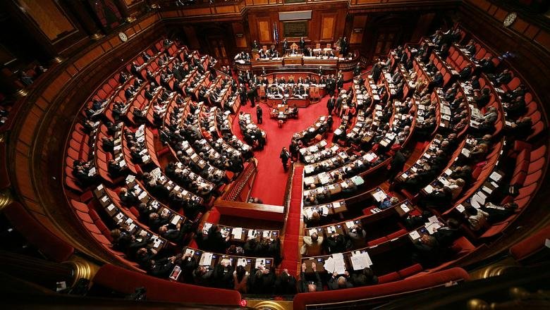  Când vom vedea şi în România aşa ceva? Parlamentarii italieni au votat reducerea numărului lor cu o treime