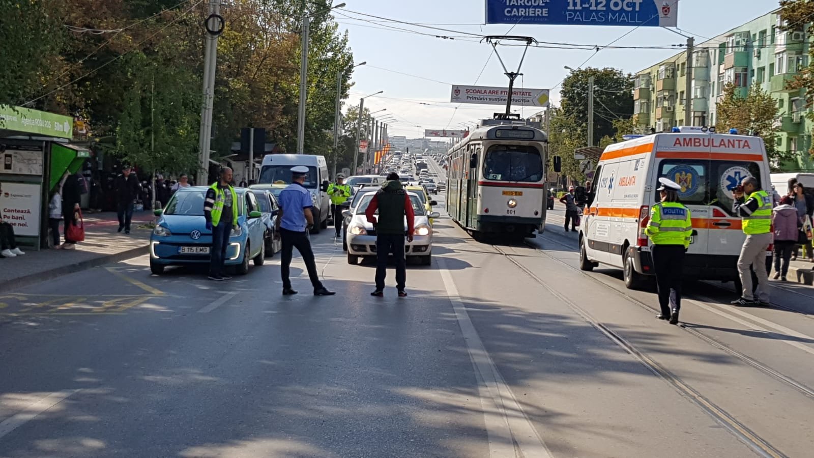  IMAGINI: Copil de 10 ani, în comă după ce a fost lovit de o mașină în Podu Roș