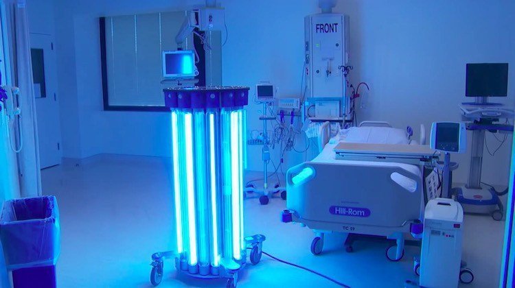  Roboţi de sterilizat saloane la Spitalul de Neurochirurgie